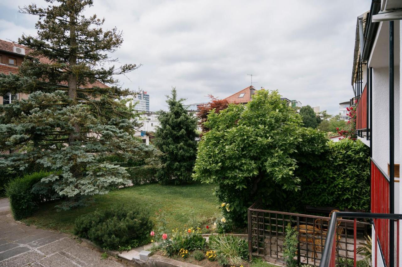 Holiday home C17 4-bedroom Private Row House With Garden And Parking *