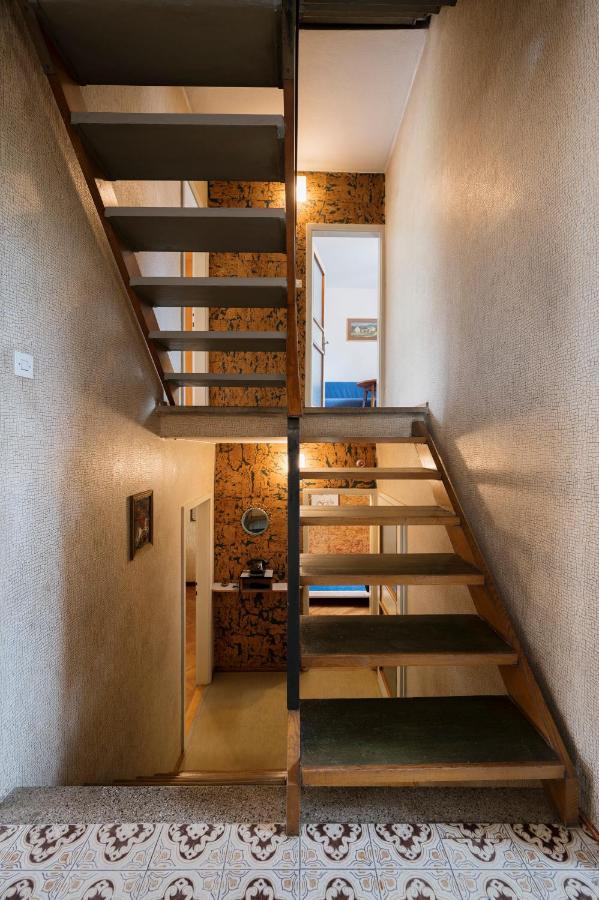 C17 4-bedroom Private Row House With Garden And Parking *