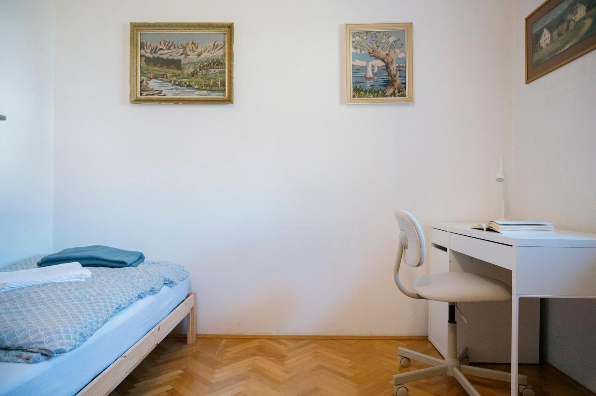 C17 4-bedroom Private Row House With Garden And Parking