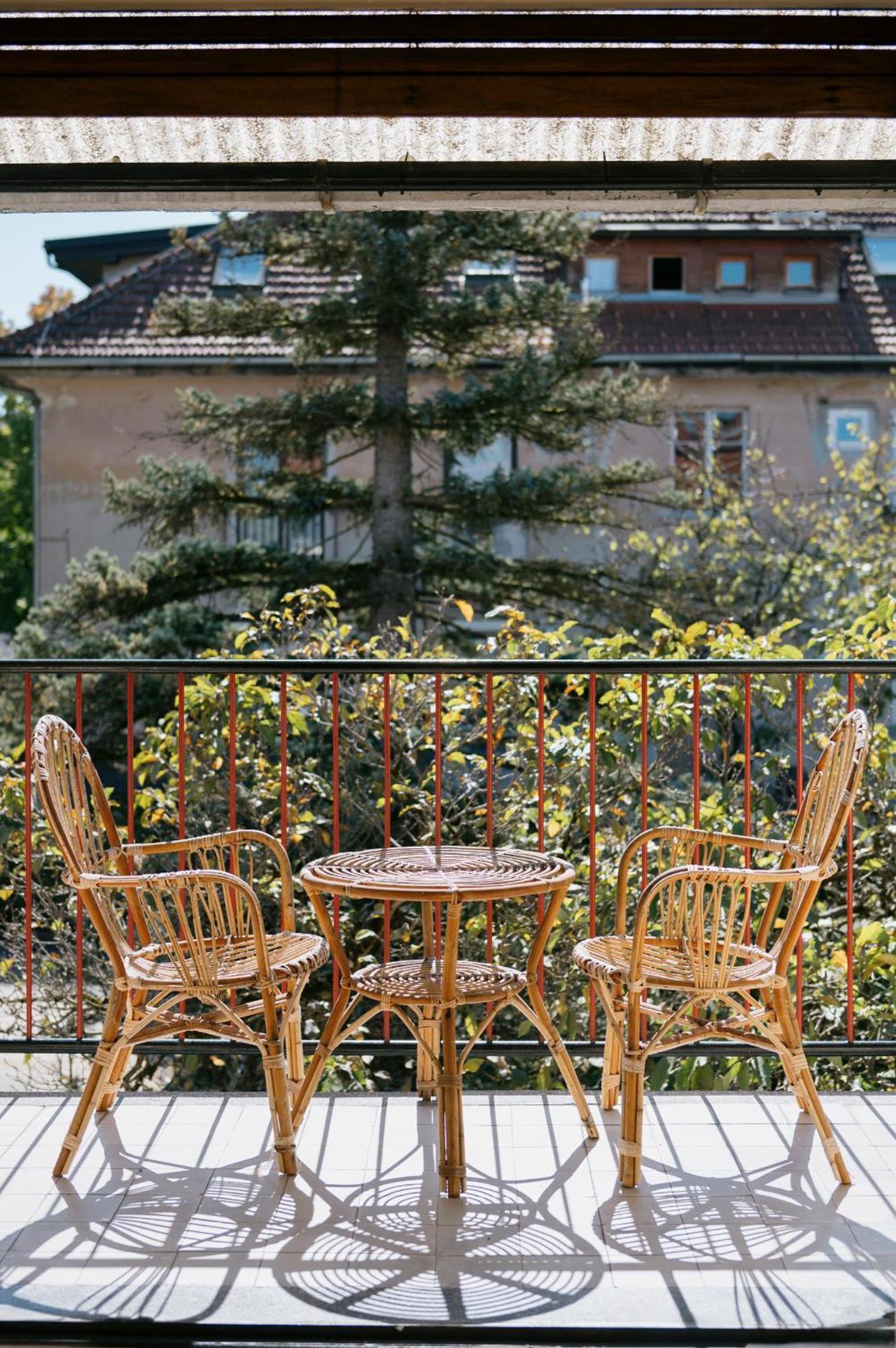 C17 4-bedroom Private Row House With Garden And Parking *